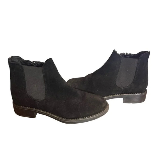 Girls Black Faux Suede Ankle Boots Booties Size 2 Kids Fall Winter Basic Plain - Picture 1 of 6